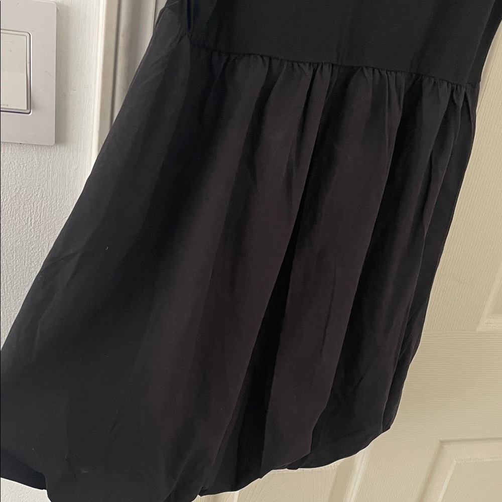 Elegant Black Sleeveless Dress - Picture 2 of 10